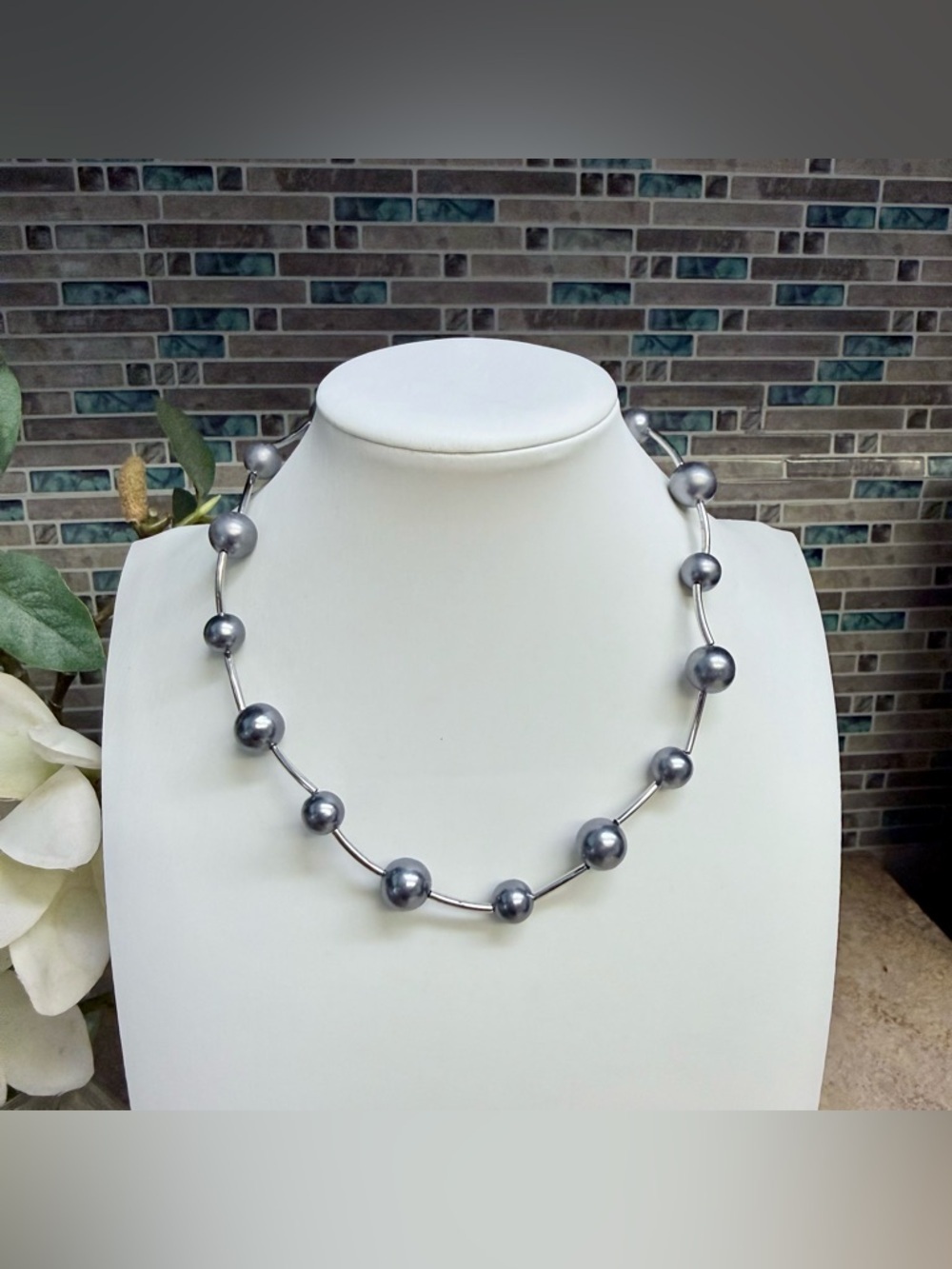 Kenneth Jay Lane pearl and silver necklace